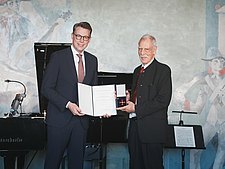 LUTZ_GÜRTLER_Bundesverdienstkreuz.jpg  