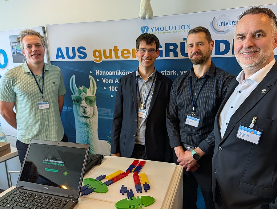 Team_quer-1.jpg  