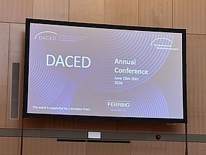 Opening title slide of the DACED Annual Conference (June 19–20, 2026), organized by the German Working Group on Chronic Inflammatory Bowel Diseases. (Copyright: Simon Lattke)